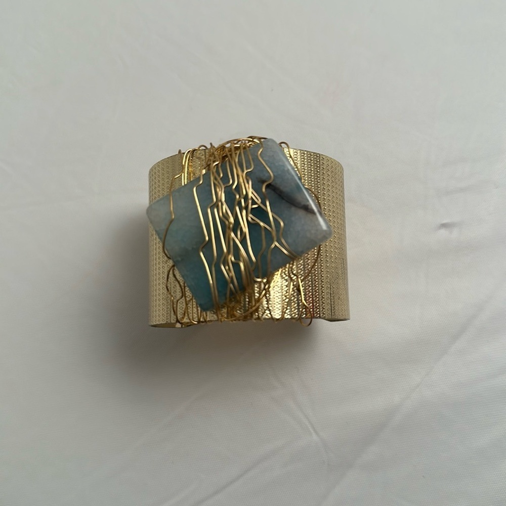 Gemstone on gold tone wire bracelet